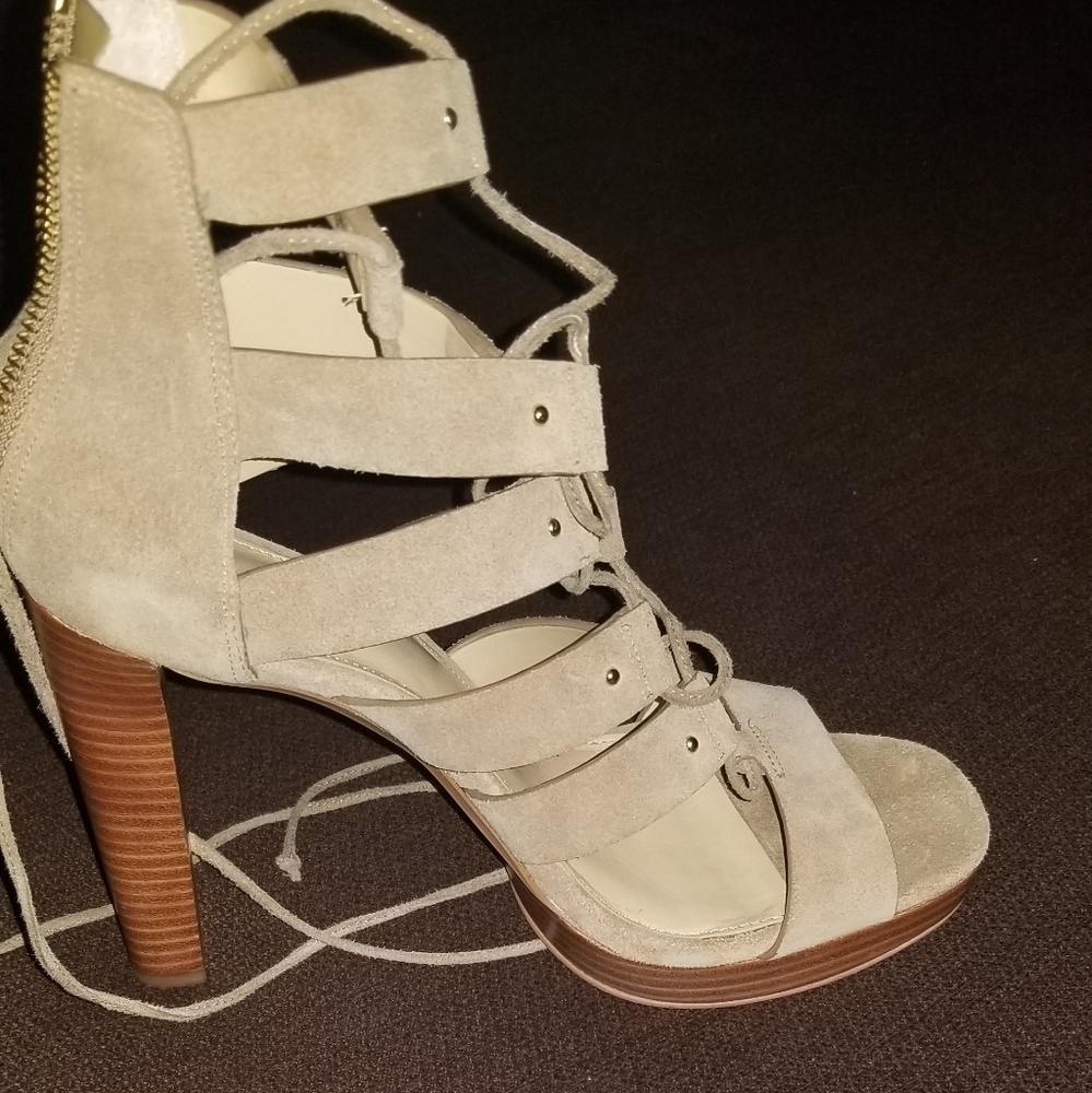 Shoes - Picture 3 of 4